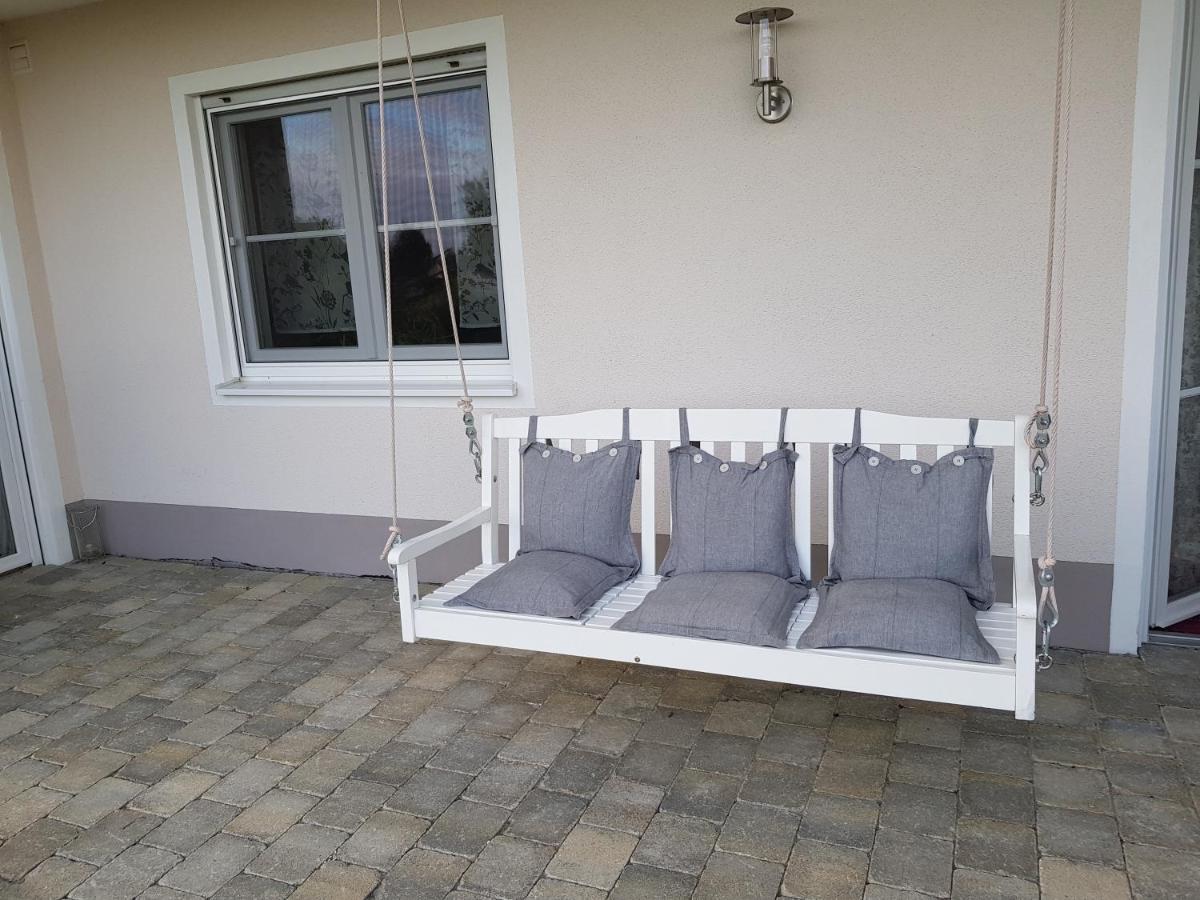 Stilvolles Apartment "Romantic" Neukirchen vorm Wald Exterior foto