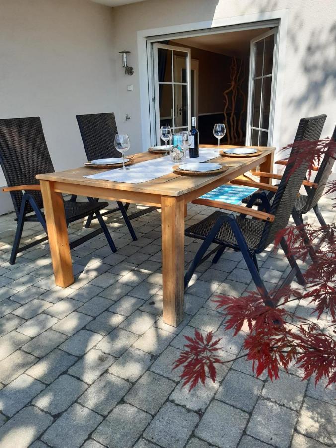 Stilvolles Apartment "Romantic" Neukirchen vorm Wald Exterior foto